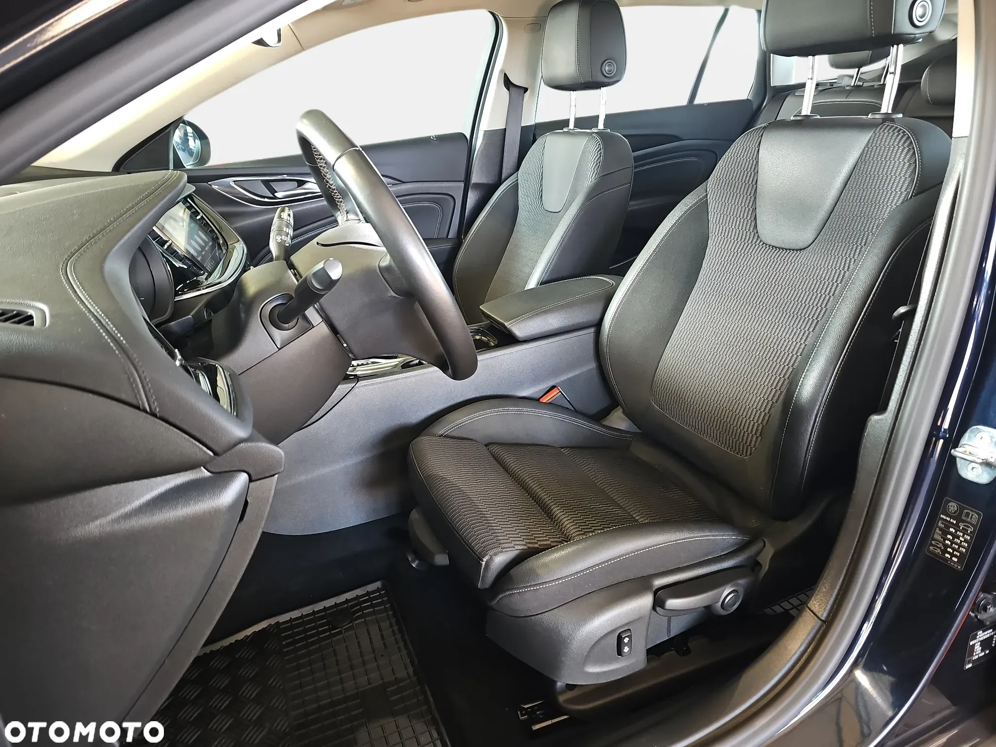 Opel Insignia - 10