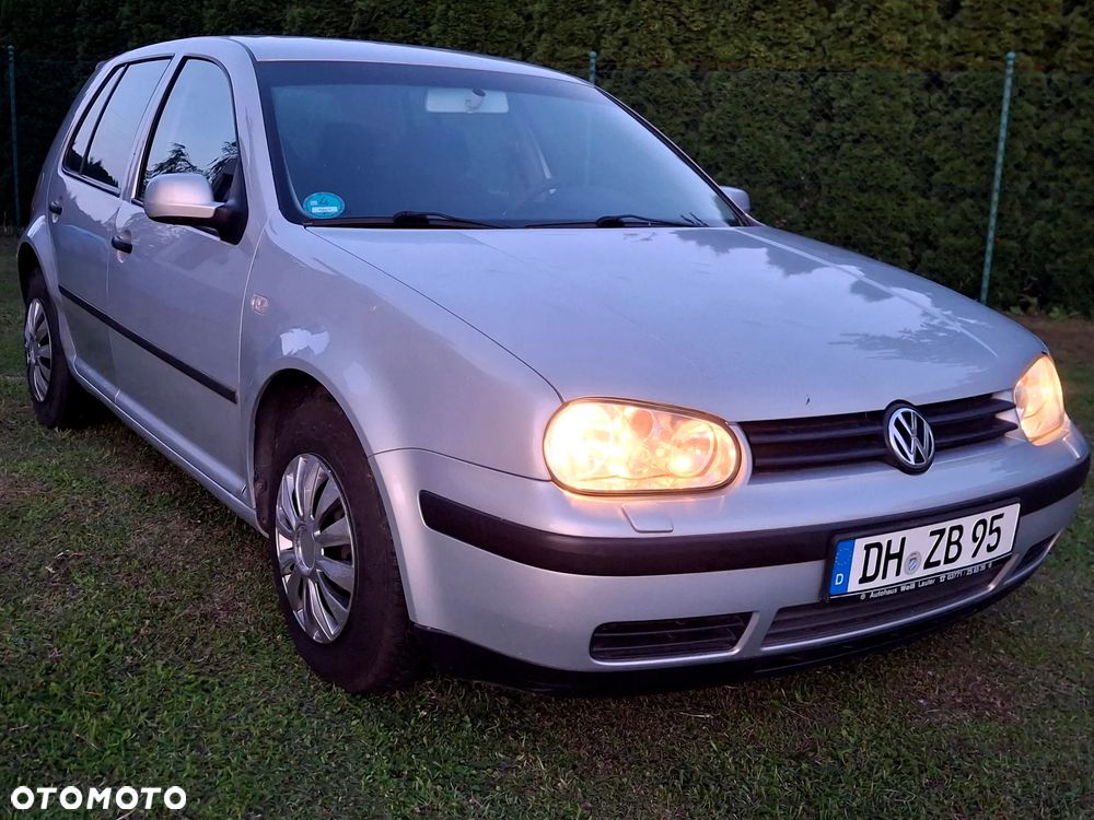 Volkswagen Golf - 4
