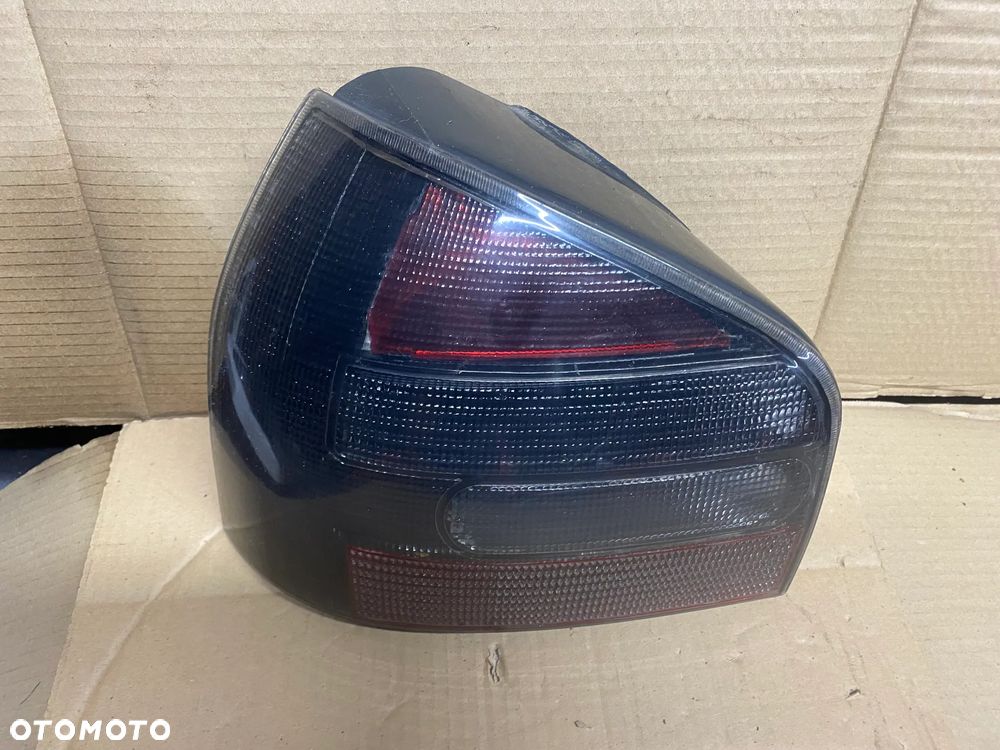 LAMPA TYLNA LEWA AUDI A3 8L 8L0945257 - 3