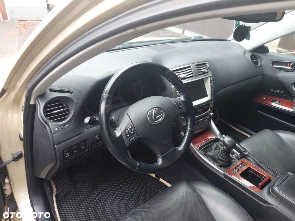 Lexus IS - 11