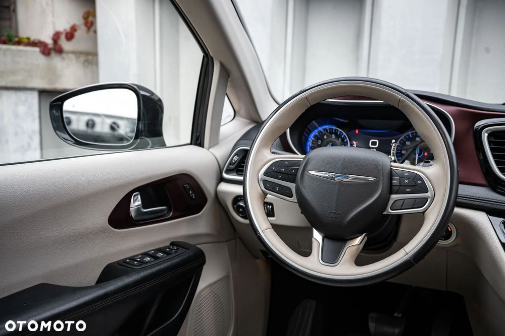 Chrysler Pacifica - 32