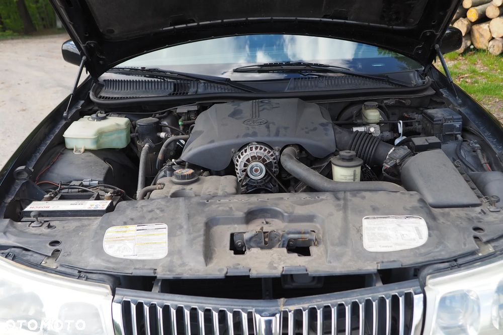 Lincoln Town Car - 16