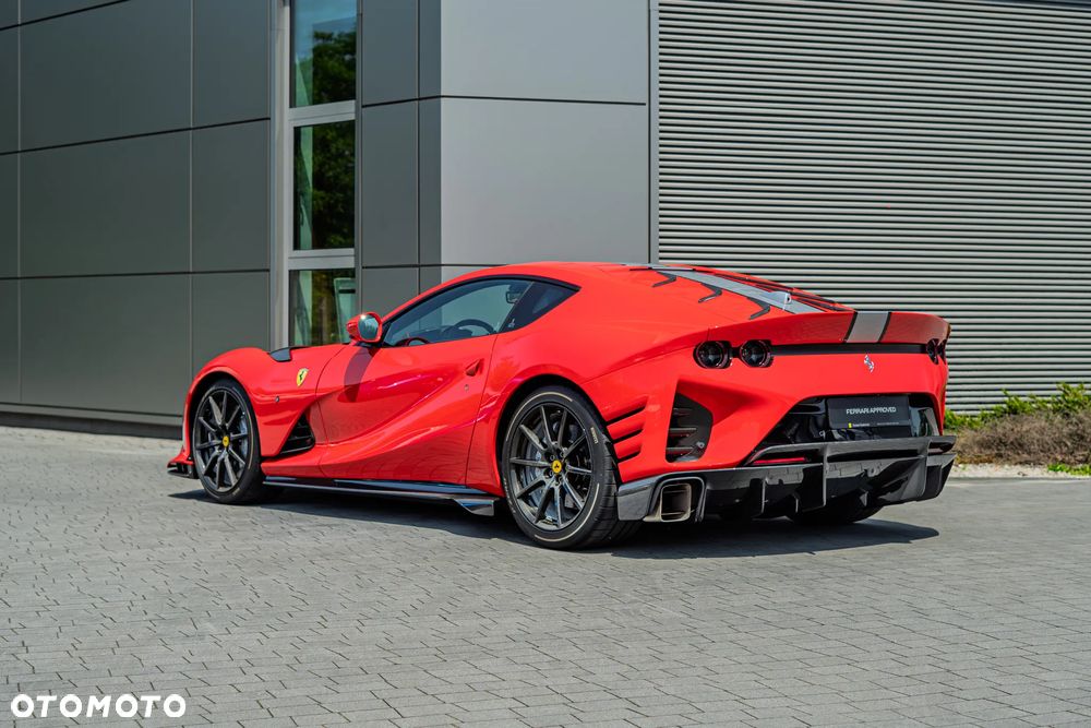 Ferrari 812 Superfast - 6