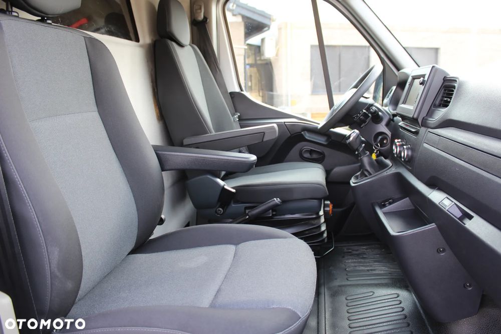Nissan NV400 - 13