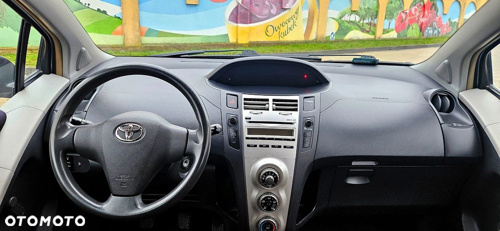 Toyota Yaris - 6