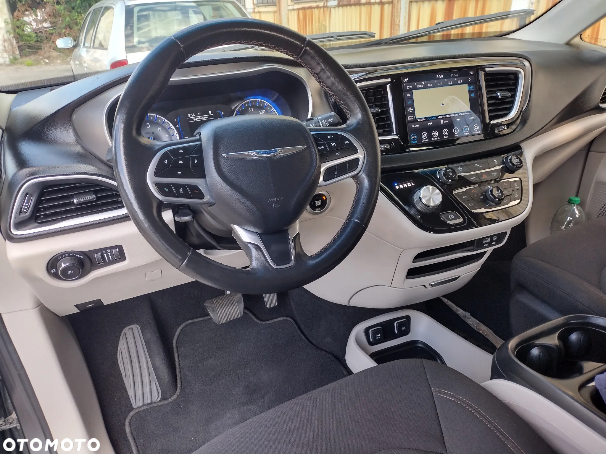 Chrysler Pacifica - 11