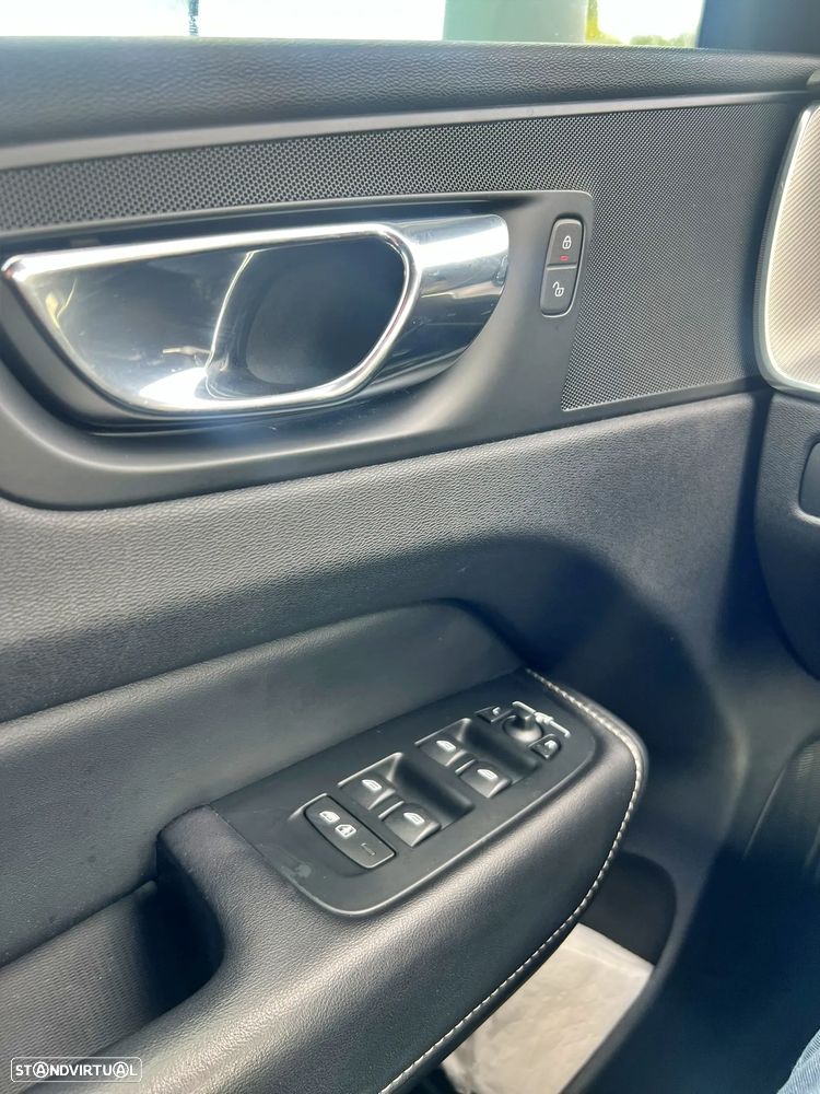 Volvo XC 60 2.0 D4 R-Design Geartronic - 19