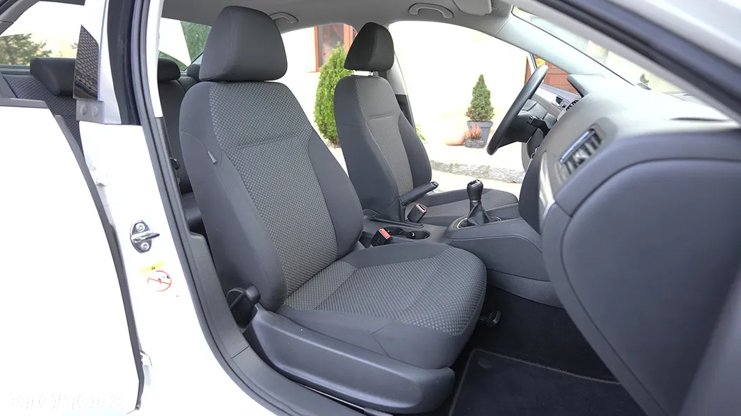 Volkswagen Jetta 1.2 TSI BlueMotion Technology Comfortline - 30