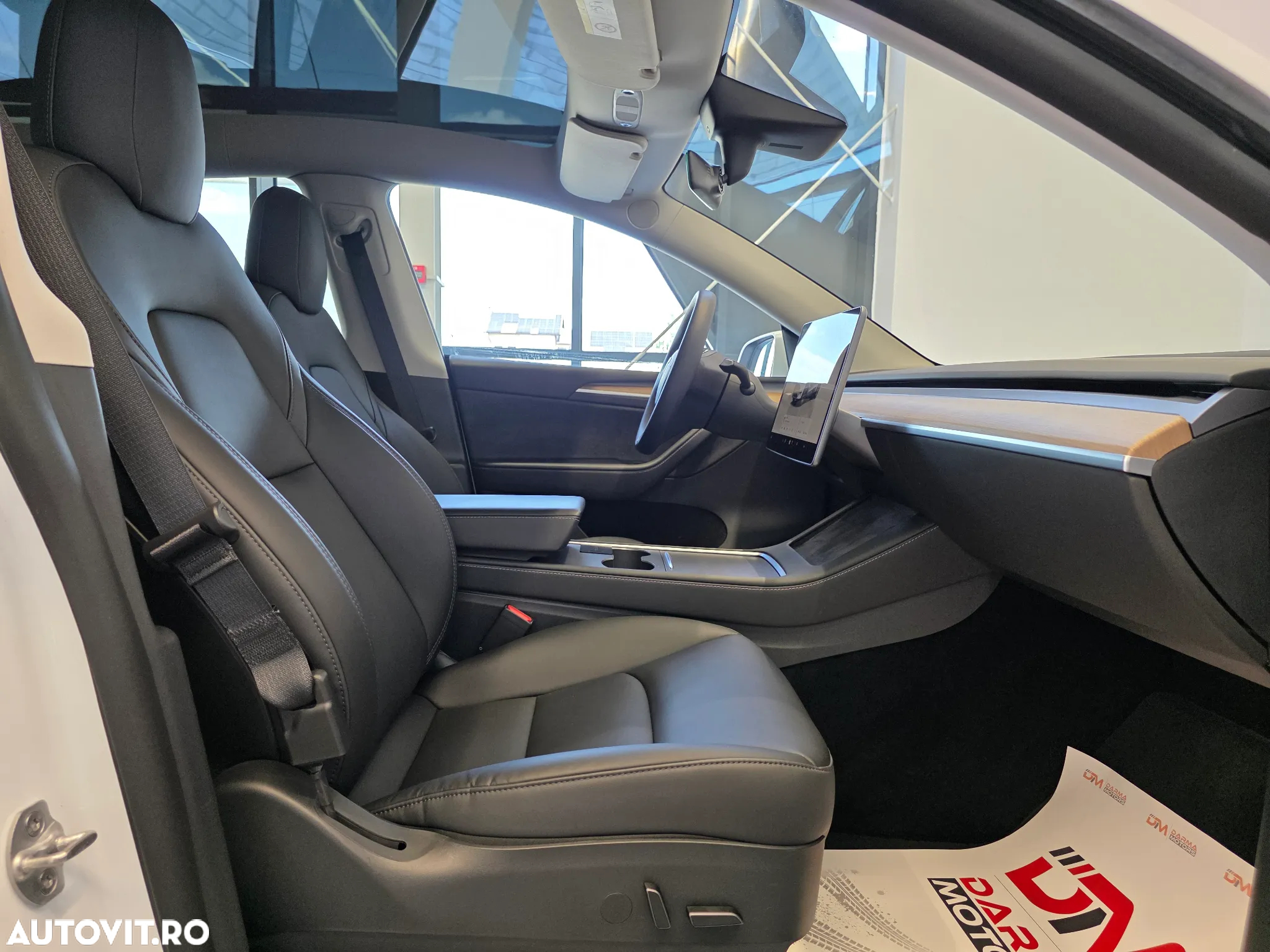 Tesla Model Y Long Range Dual Motor AWD - 8