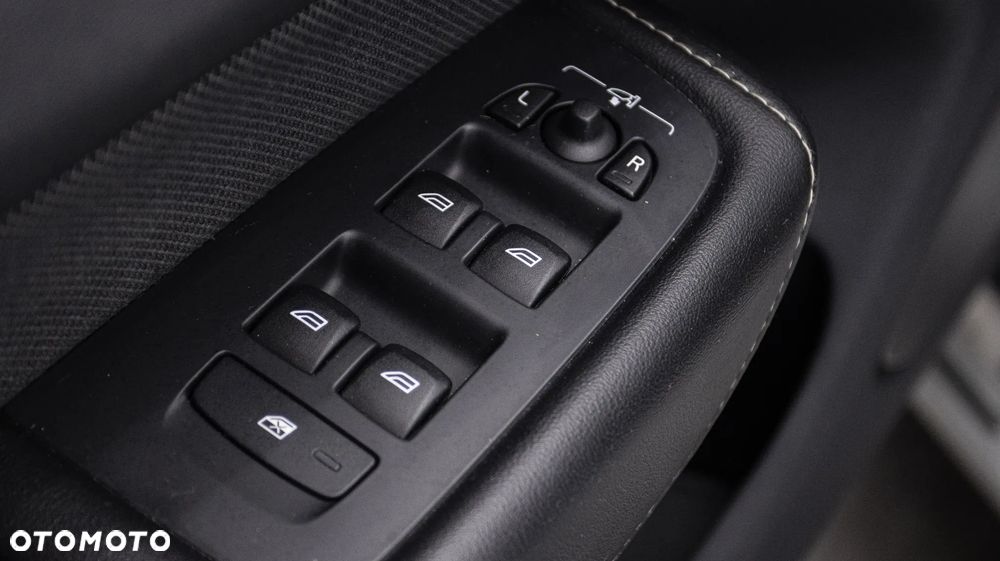 Volvo XC 60 B4 B R-Design - 33