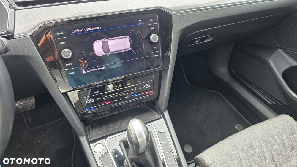 Volkswagen Passat Variant 2.0 TDI SCR DSG R-Line - 16