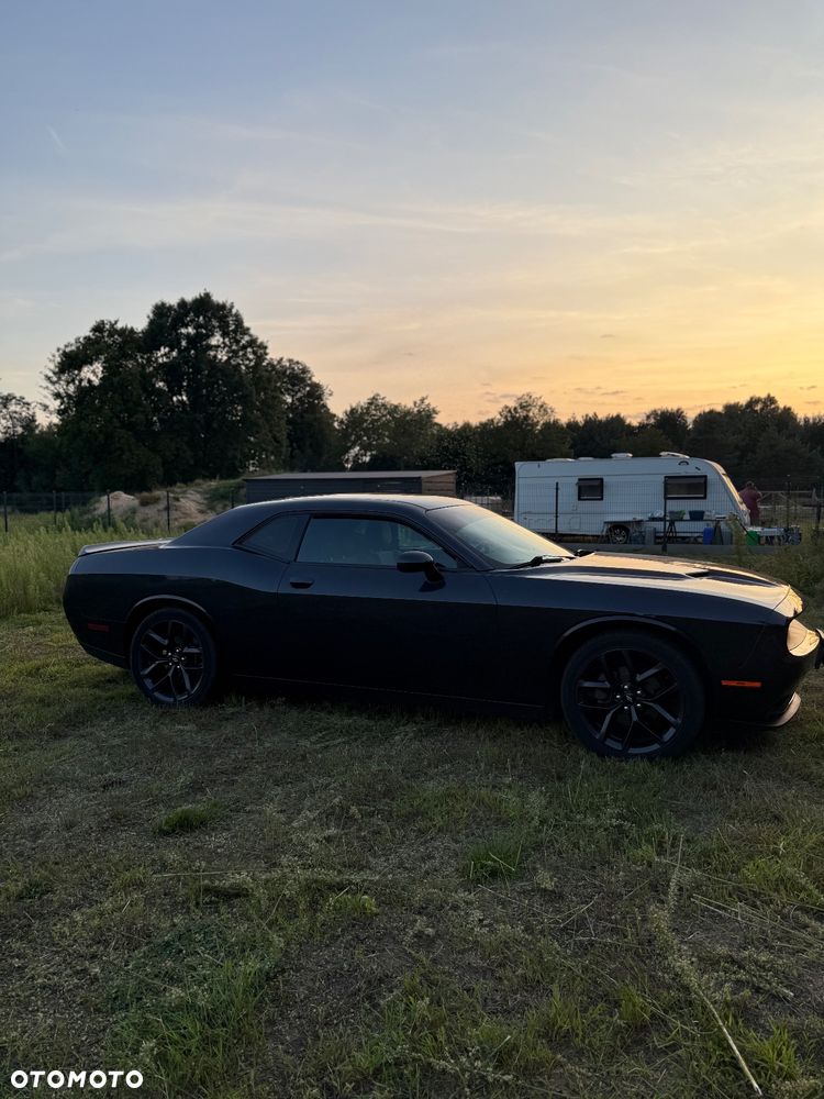 Dodge Challenger - 11