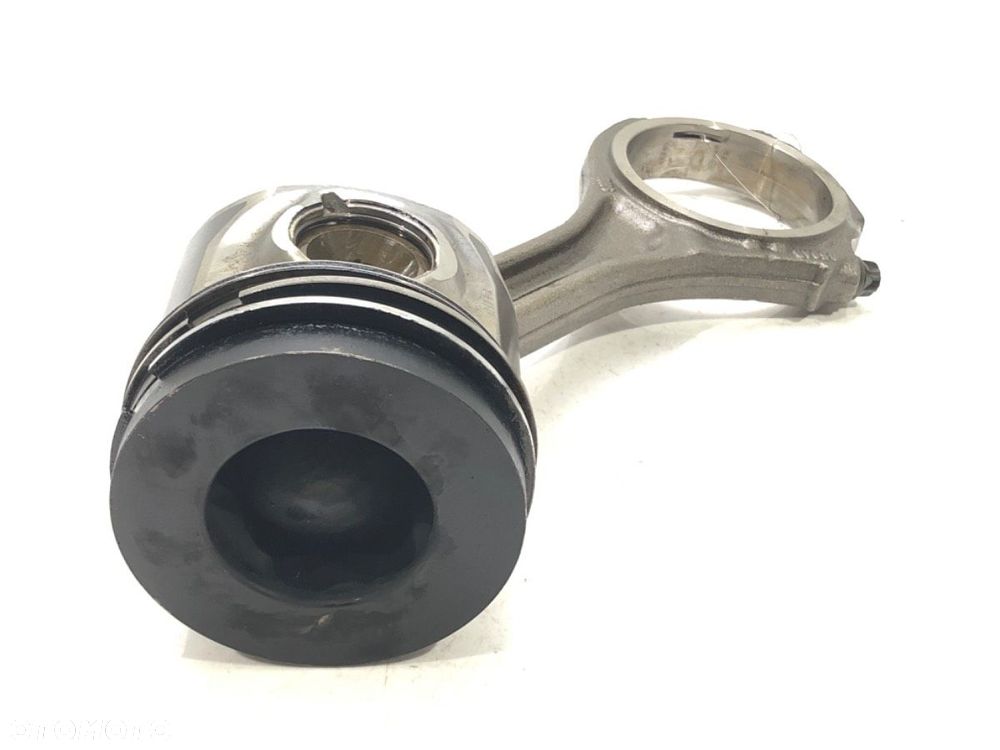 TŁOK Z KORBOWODEM - 80.00 PLN - AUDI A4 B7 (8EC) 2004 - 2008 2.7 TDI 132 kW [180 KM] olej napędowy - 1