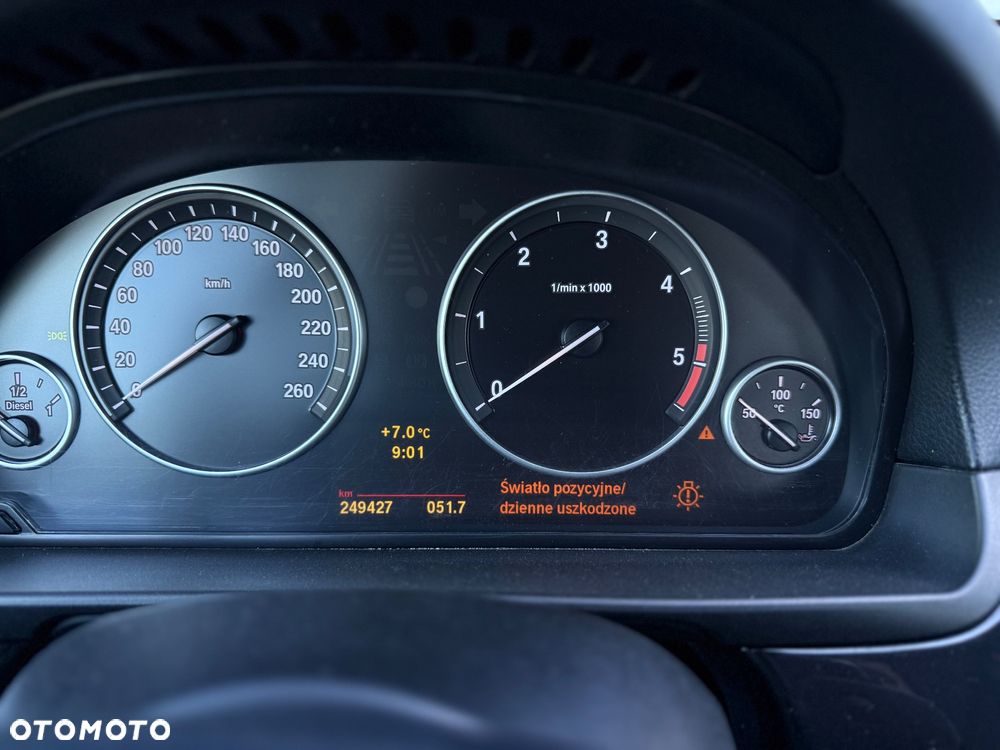 BMW Seria 5 520d - 32
