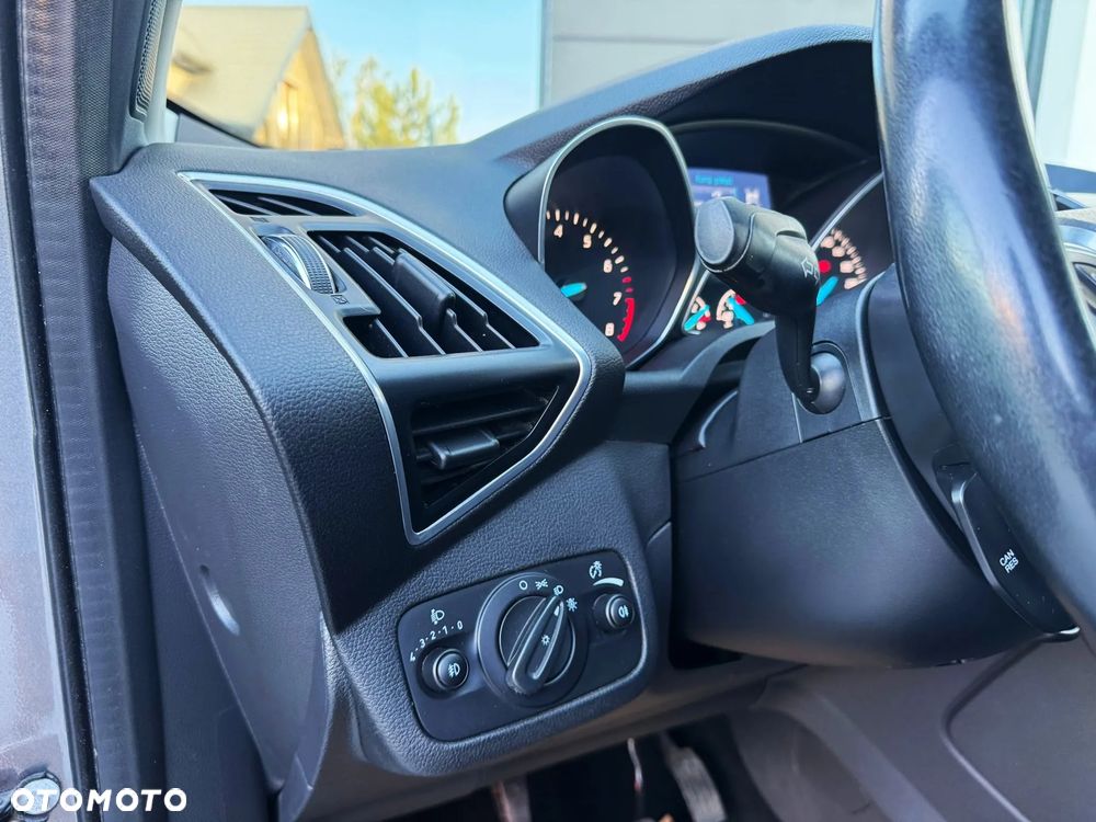 Ford Kuga 1.6 EcoBoost 2x4 Titanium - 11