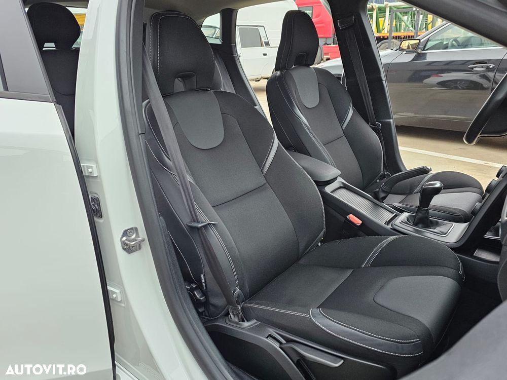 Volvo V40 D2 Geartronic Momentum - 26