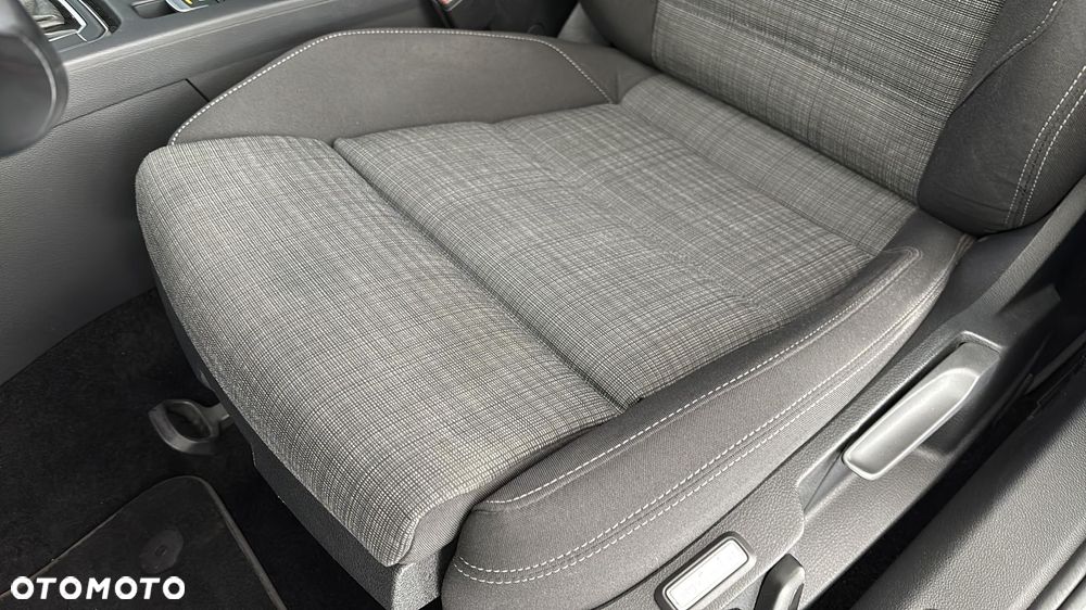 Volkswagen Passat - 12