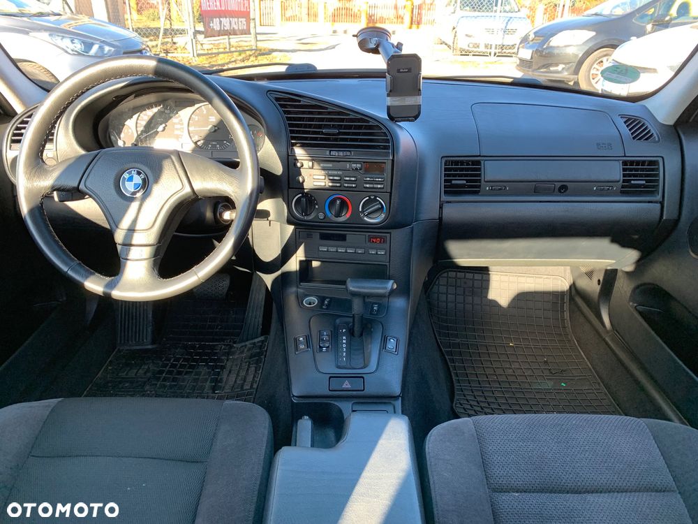 BMW Seria 3 318i - 27