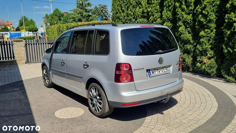 Volkswagen Touran - 4