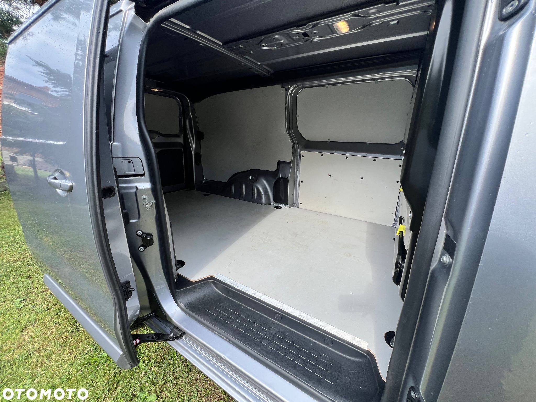 Opel Vivaro - 10