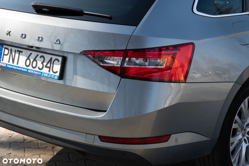 Skoda Superb 2.0 TDI DSG Premium Edition - 34