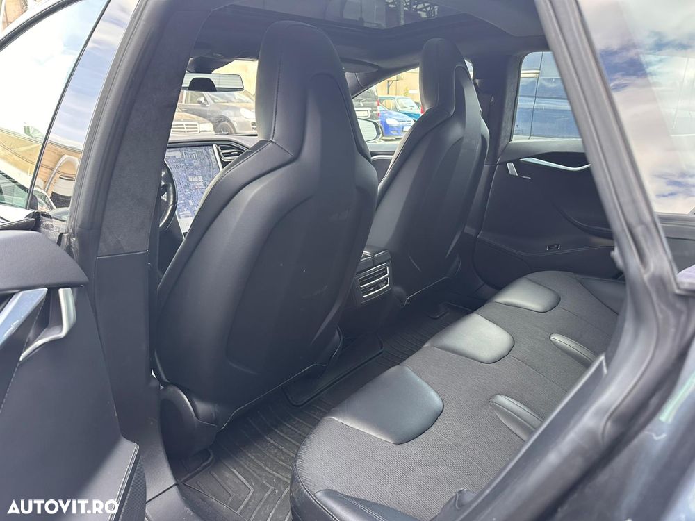 Tesla Model S - 9