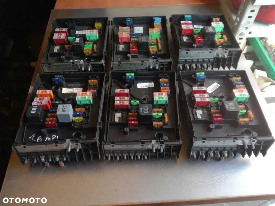 Skrzynka bezpieczników Skoda Octavia Superb VW Golf Passat Seat Audi - 1