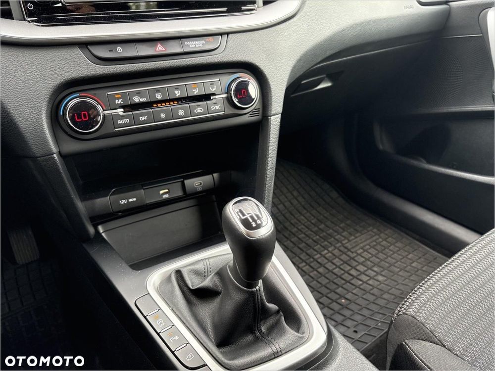 Kia Ceed 1.5 T-GDI M - 14