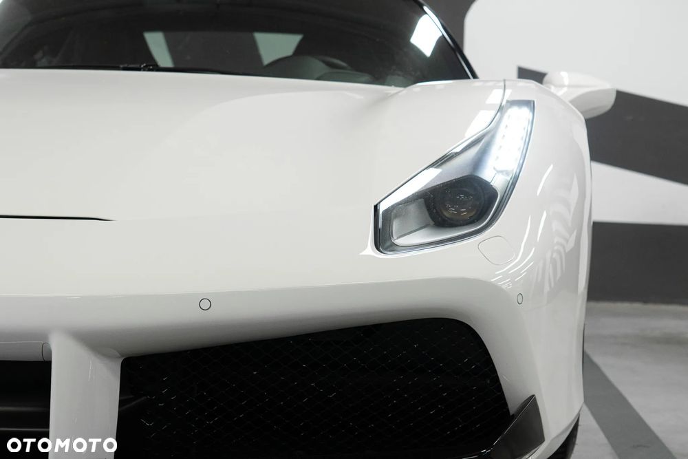 Ferrari 488 - 10