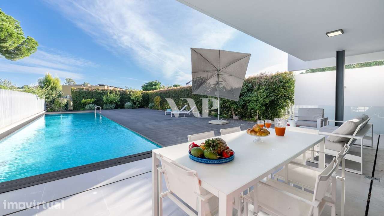 Moradia Contemporânea V4+2 com Piscina no Centro de Vilamoura - Grande imagem: 5/52