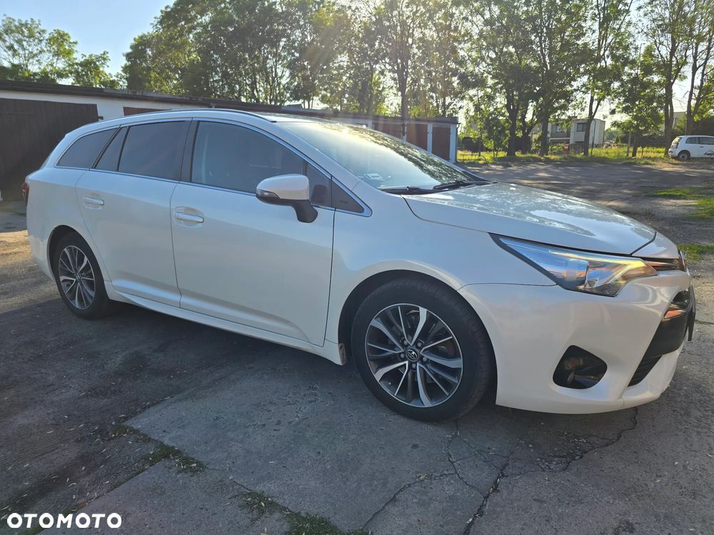 Toyota Avensis 2.0 D-4D Premium - 5
