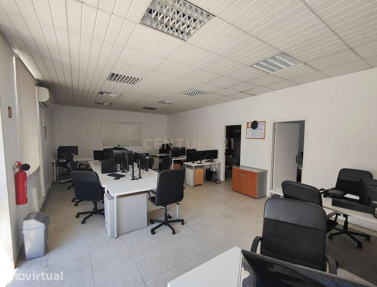 Loja em Alverca, arrendada por 700,00€ mês, com parqueamento e arrecad - Grande imagem: 4/26