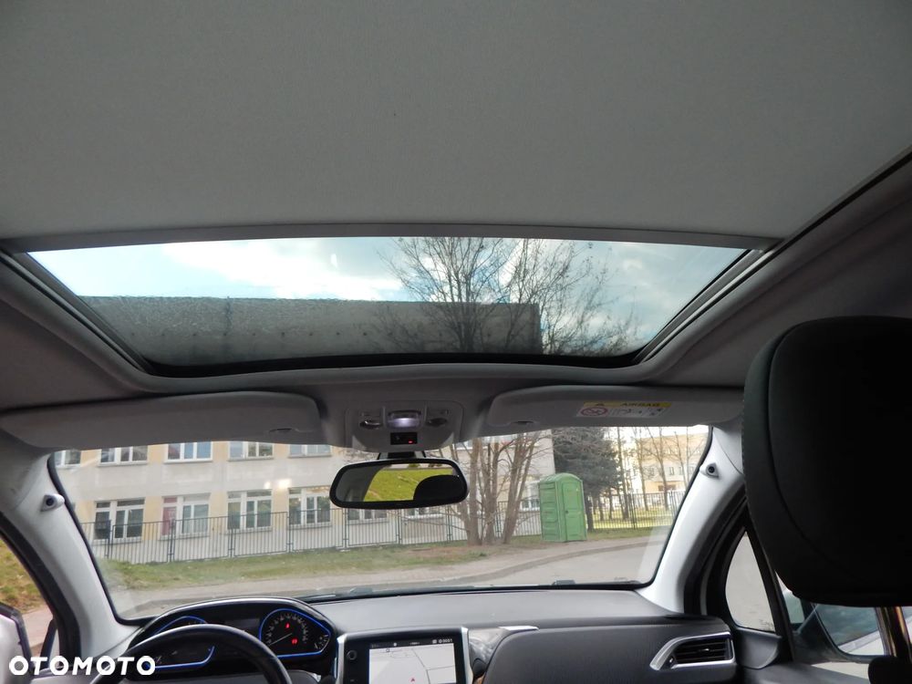 Peugeot 2008 1.2 Pure Tech Allure S&S - 13