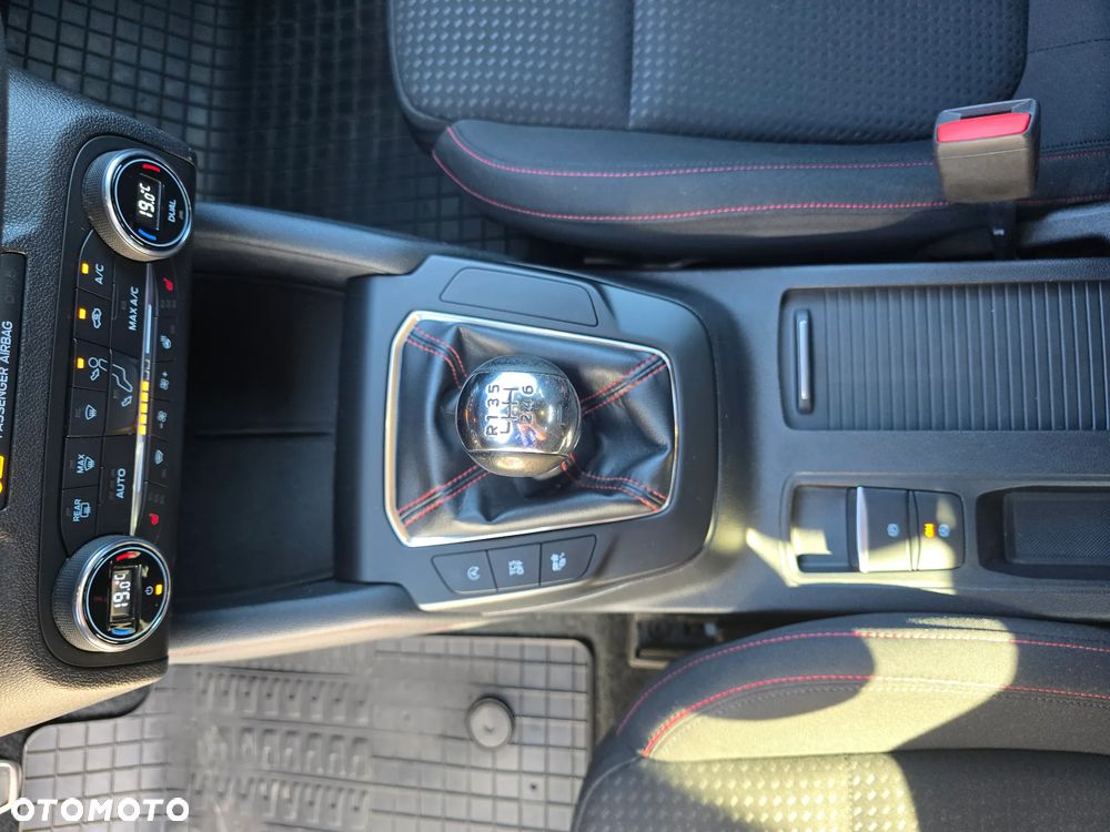 Ford Focus 1.5 EcoBoost ST-Line - 34