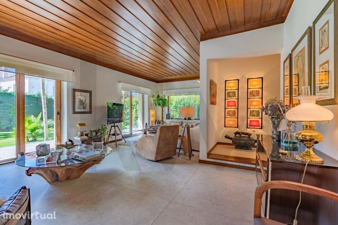 Moradia de Luxo Renovada e Mobilada no Coração do Estoril - Grande imagem: 3/60