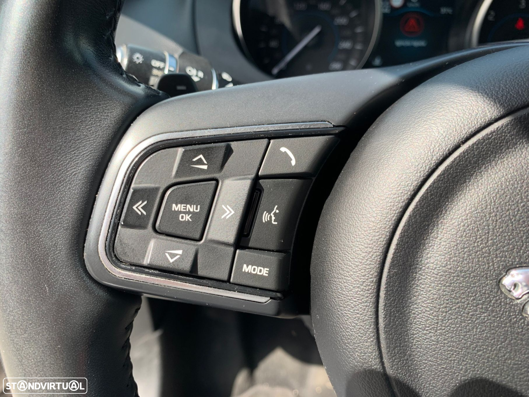 Jaguar F-Pace 2.0 i4D R-Sport Aut. - 39