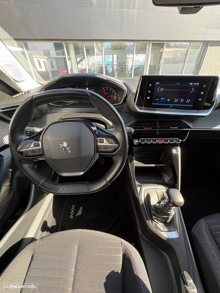 Peugeot 2008 - 8