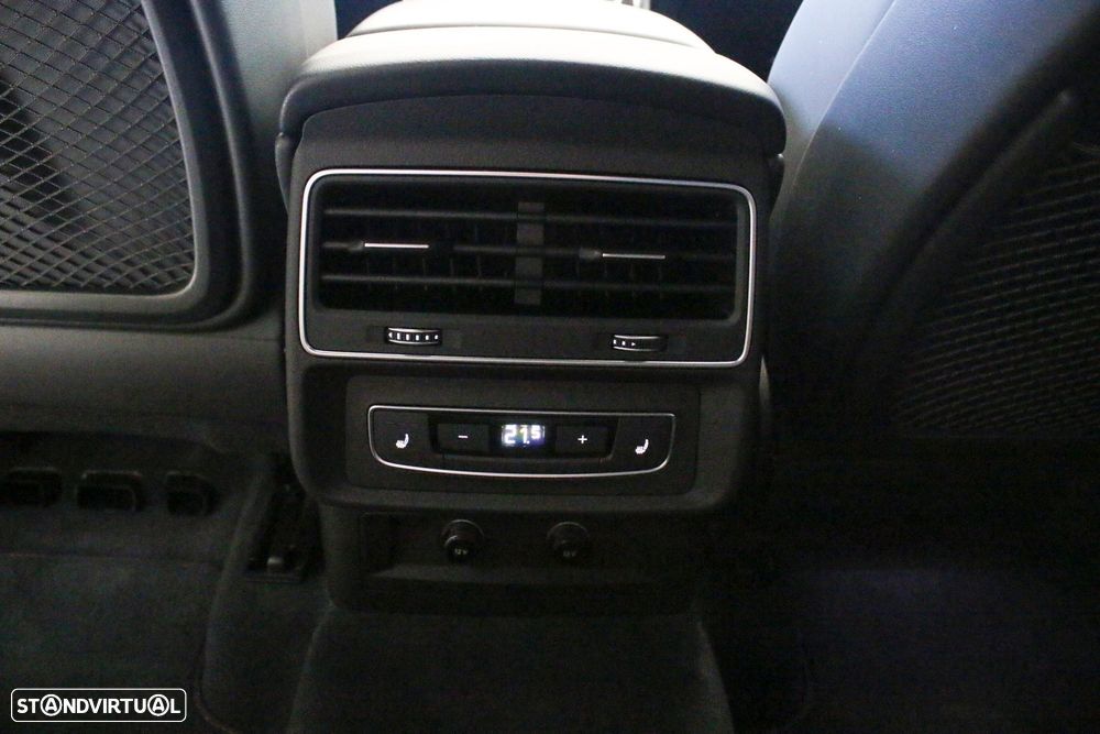 Audi Q8 55 TFSIe quattro Tiptronic - 40