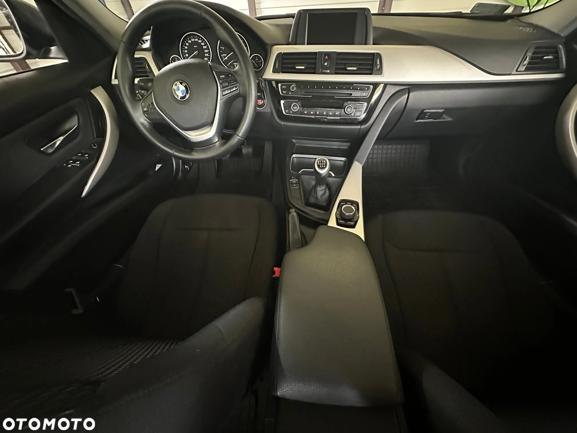 BMW Seria 3 318i - 12