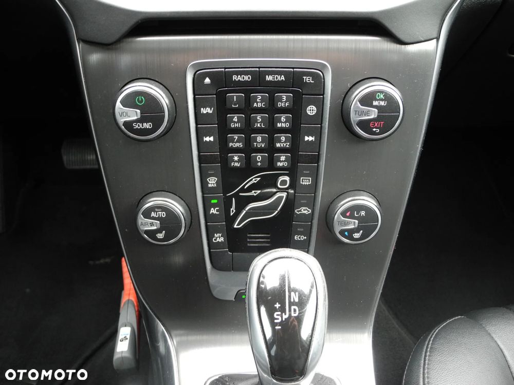 Volvo V40 D4 Geartronic Momentum - 11