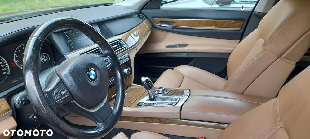 BMW Seria 7 750i - 9