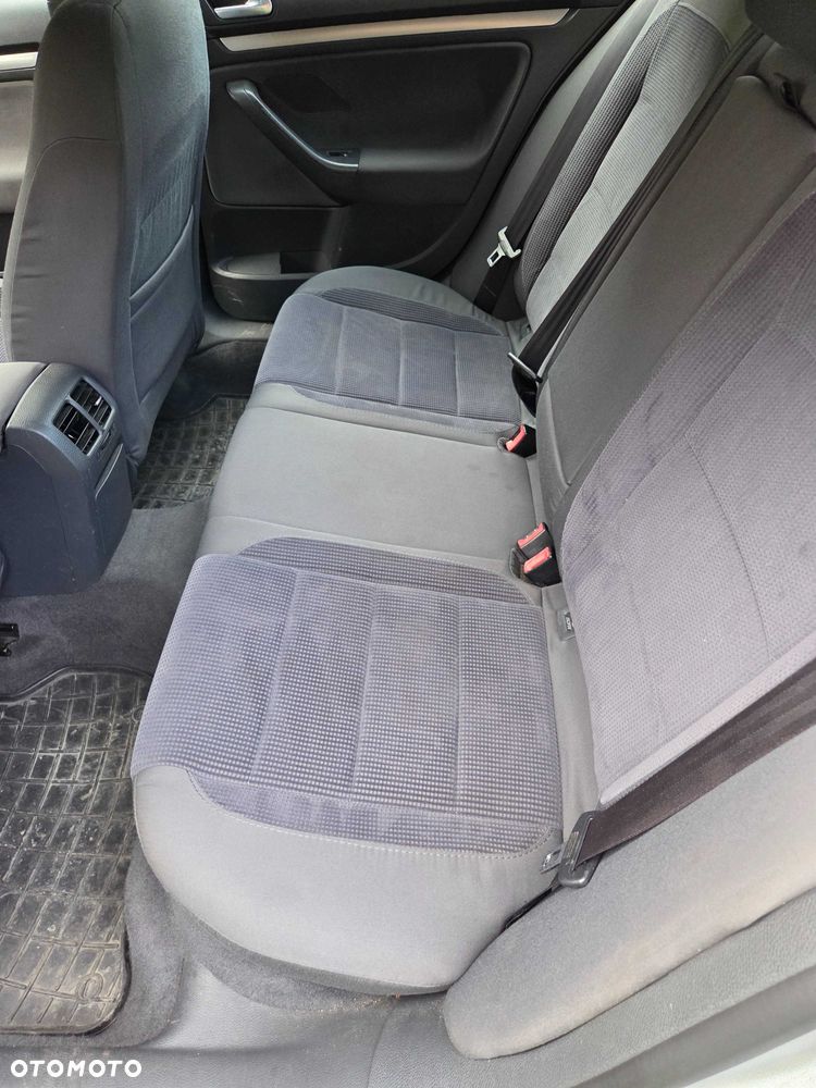 Volkswagen Jetta - 6
