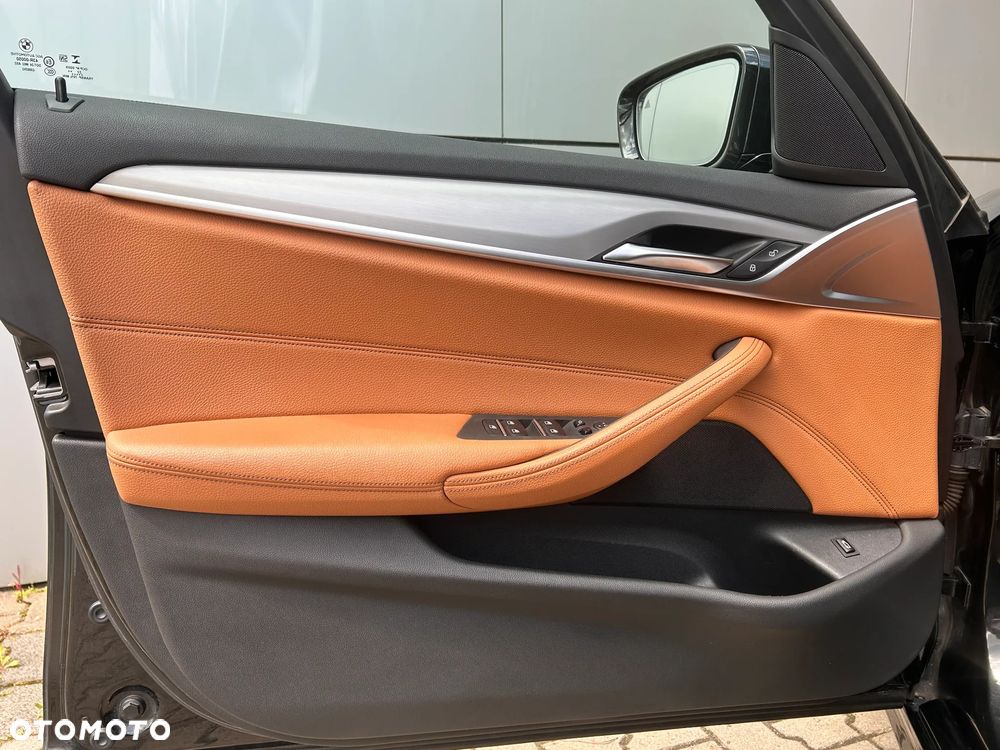 BMW Seria 5 530d xDrive mHEV M Sport sport - 13
