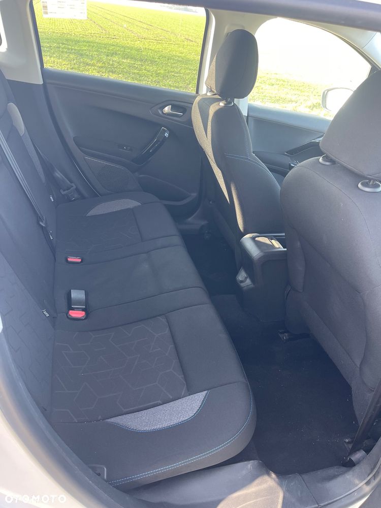 Peugeot 2008 BlueHDi 100 STOP & START Signature - 6