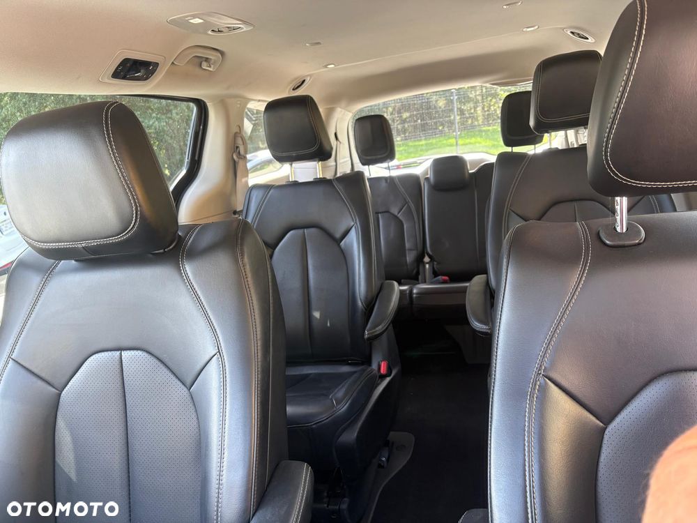 Chrysler Pacifica - 21