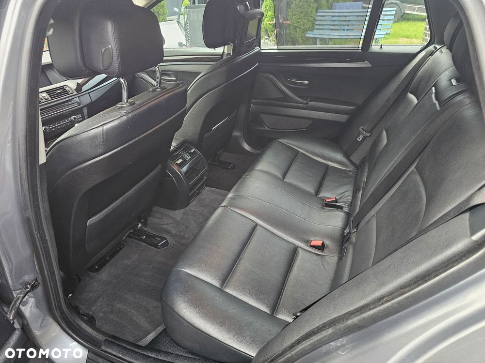 BMW Seria 5 530d xDrive Sport-Aut Modern Line - 12