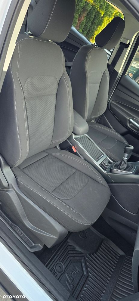 Ford Kuga 1.5 EcoBoost 2x4 Titanium - 24
