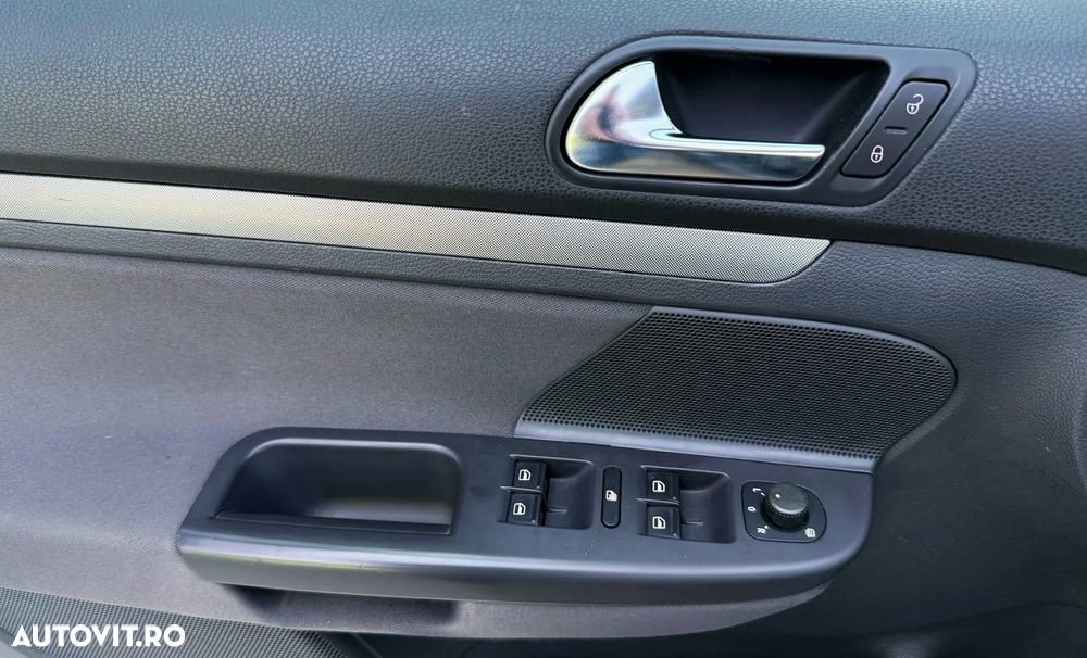 Volkswagen Golf 1.9 TDI DPF United BlueMotion - 25