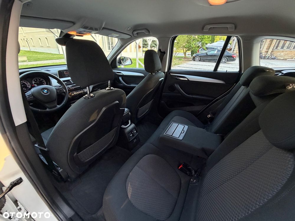 BMW X1 sDrive18d Business Edition - 11