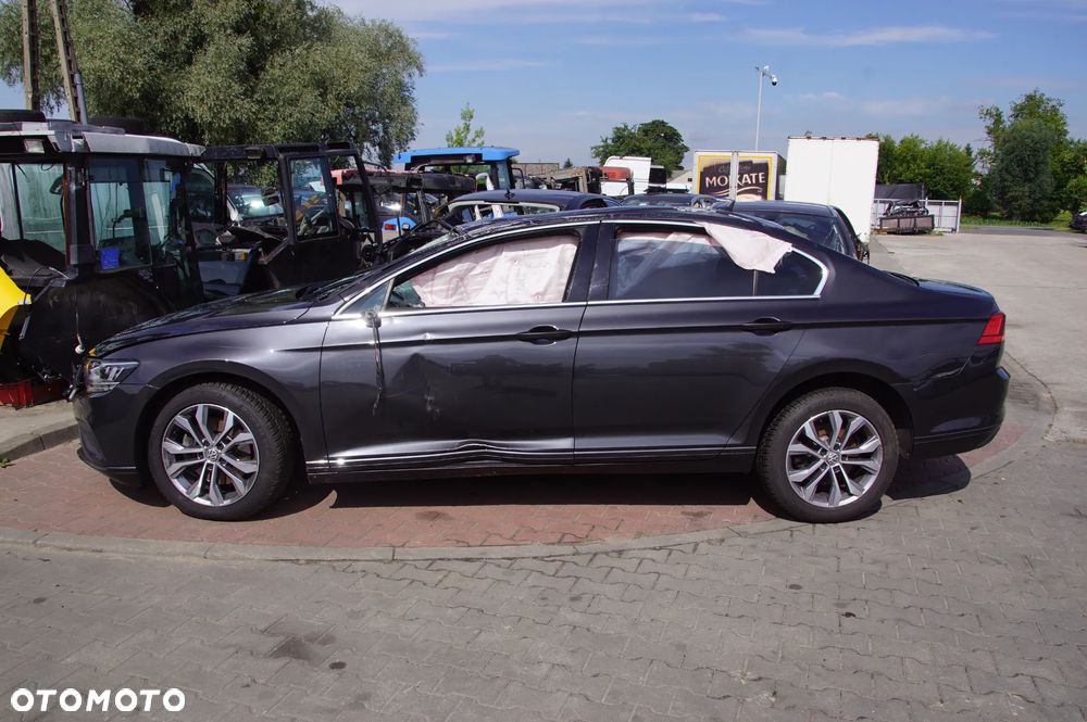 Auto na części - Volkswagen Passat B8 Sedan Lift 2.0 TDI 150 KM DSRB UEM LB7R 57 TYS. KM 2020R Silnik Skrzynia Drzwi Lampa Klapa Zderzak Deska Kokpit Sterownik Moduł Radio Felga - 11